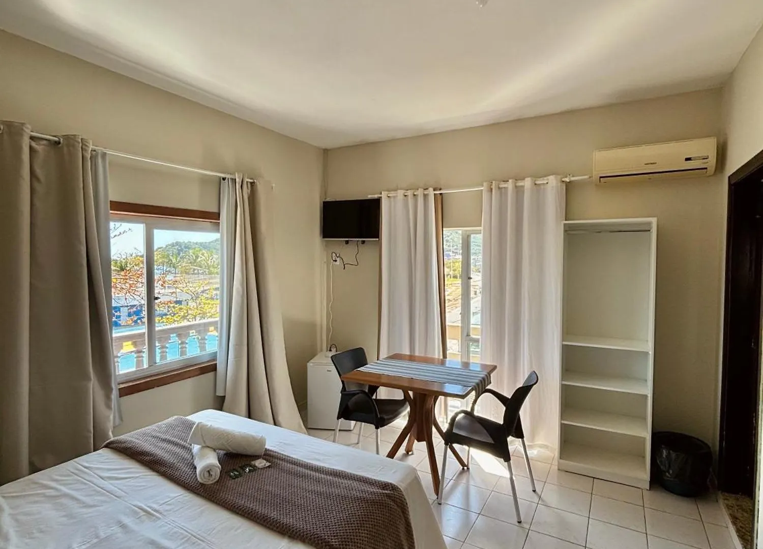 Hotel Enseada Сан-Франсиску-ду-Сул